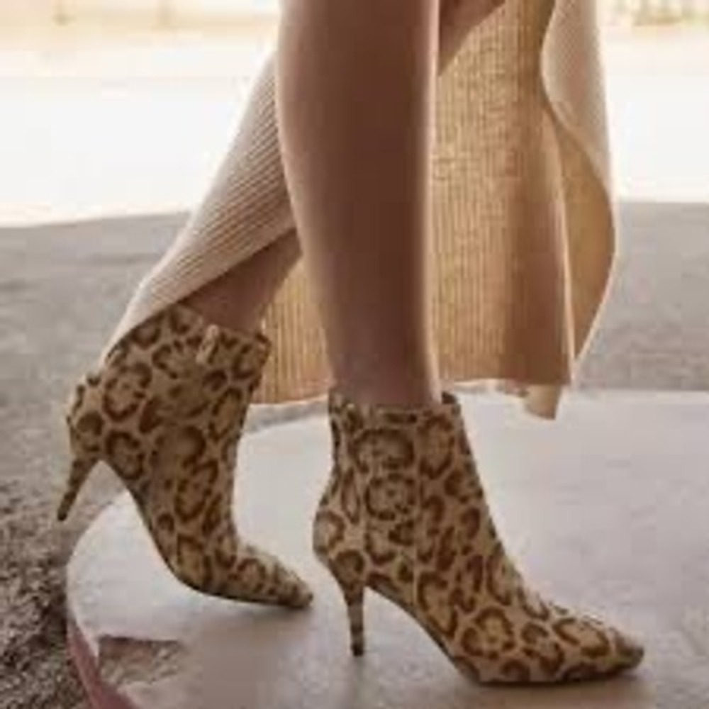 Vince Camuto Ambind Bootie 7.5 Tan‎ Leopard Calf Hair Pointed Toe Ankle Boots
